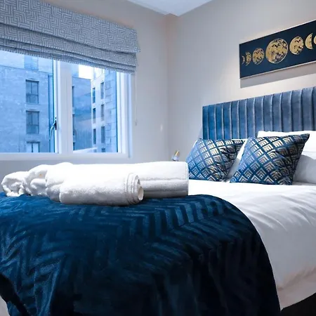 Centre Luxury With Garden View 公寓 *