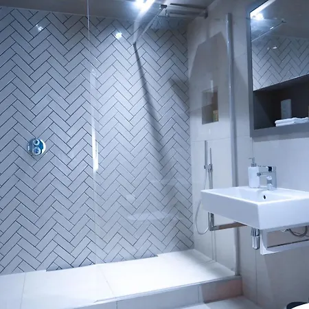 Centre Luxury With Garden View * יורק